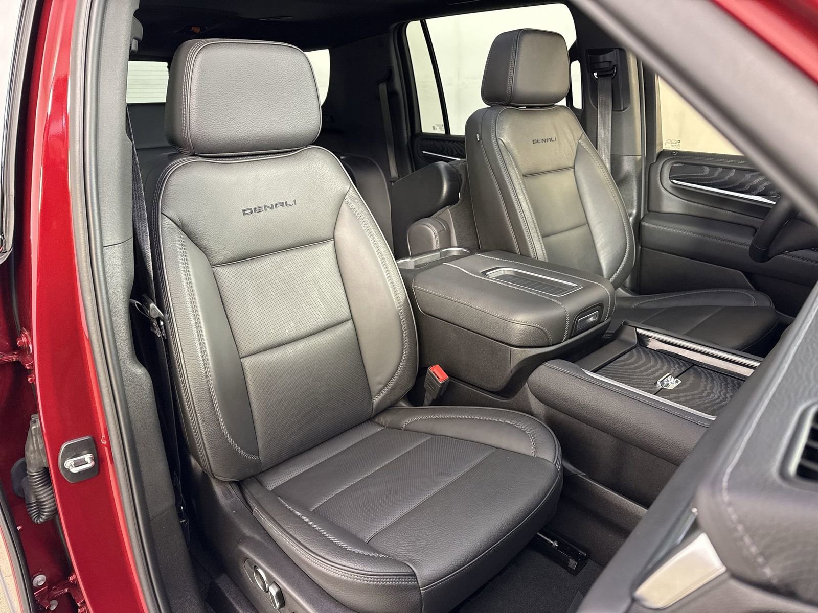 Used 2024 GMC Yukon XL Denali AWD/4WD image 27