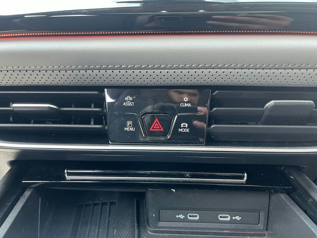 Certified 2026 Volkswagen Atlas Peak Edition AWD/4WD image 17