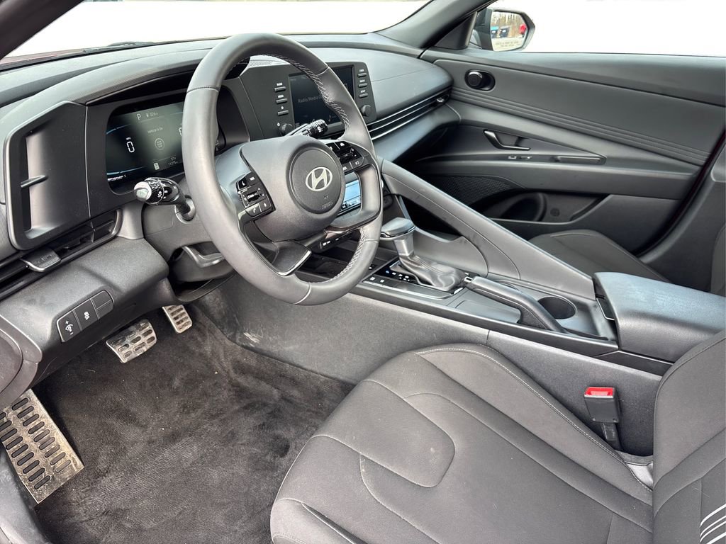 Certified 2025 Hyundai Elantra Sport image 9