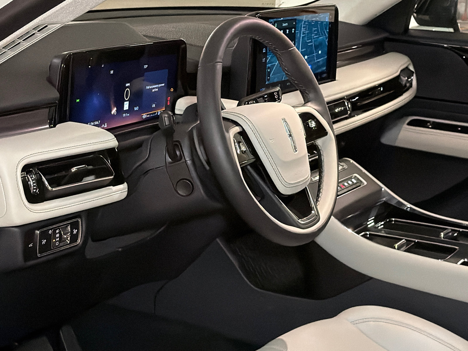 New 2027 Lincoln Aviator AWD image 16