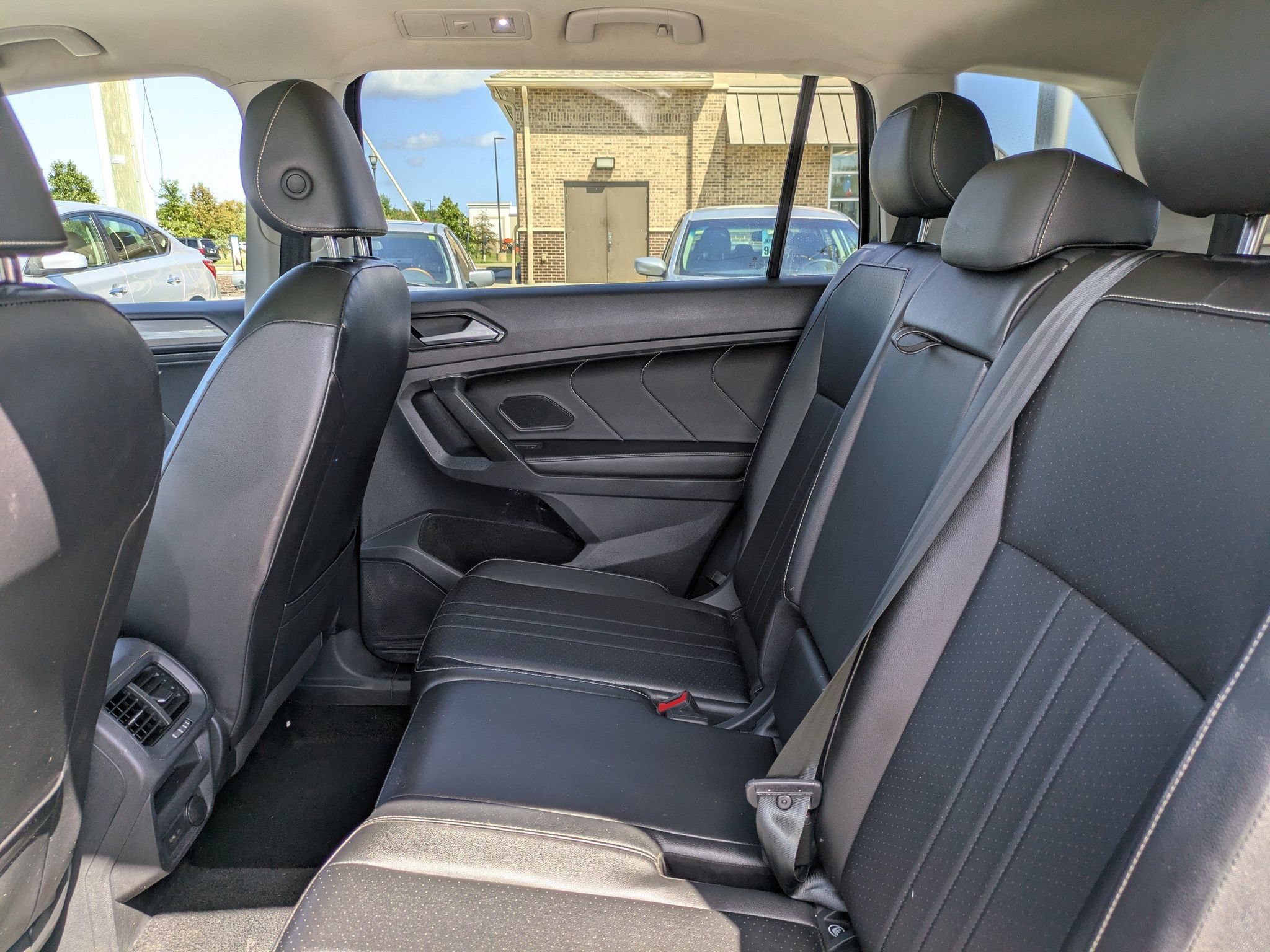 Used 2024 Volkswagen Tiguan SE w/ Panoramic Sunroof Package FWD image 14