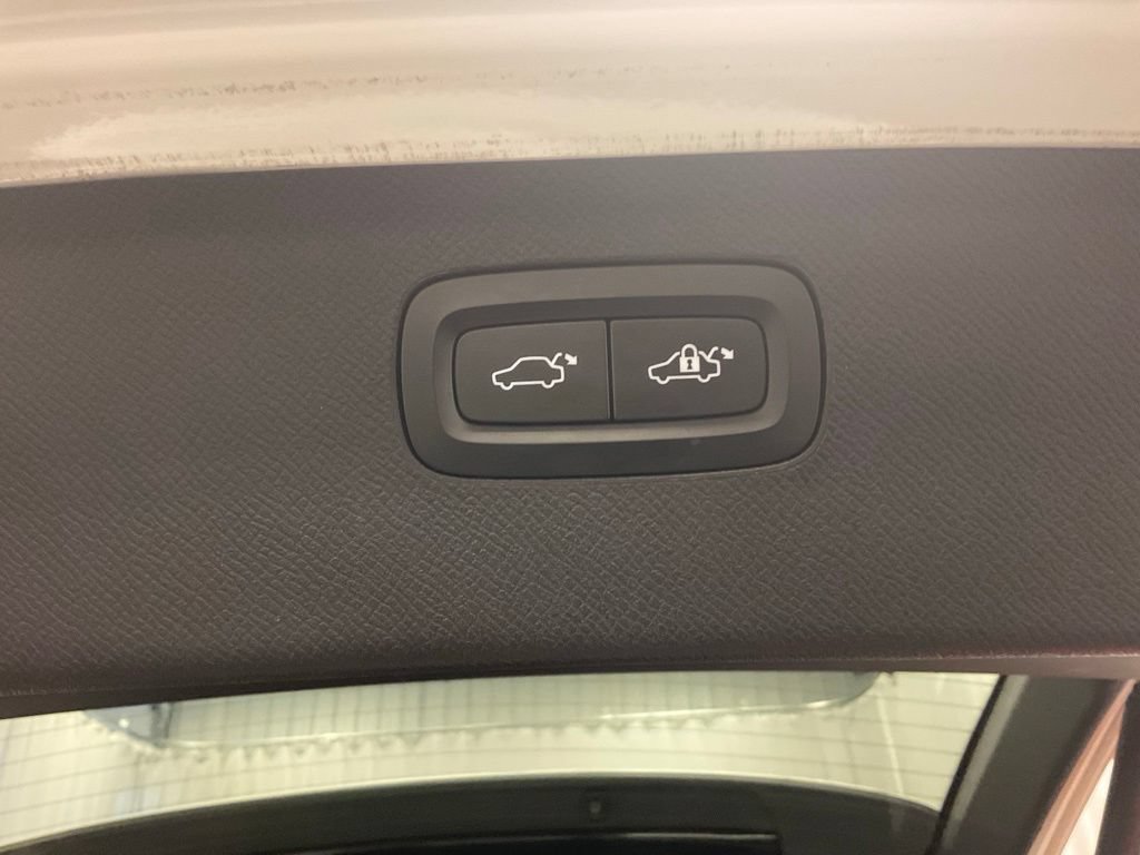 Used 2016 Volvo XC90 T6 Momentum w/ Momentum Plus Package AWD/4WD image 38
