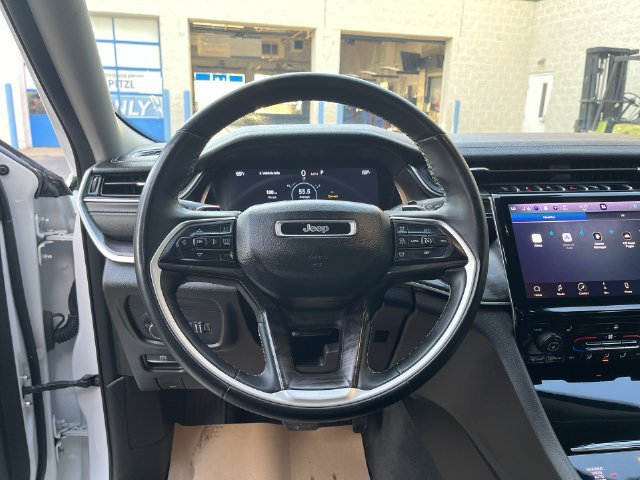 Used 2023 Jeep Grand Cherokee Limited AWD/4WD image 13