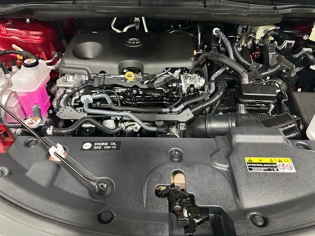Used 2025 Toyota Sienna LE image 69