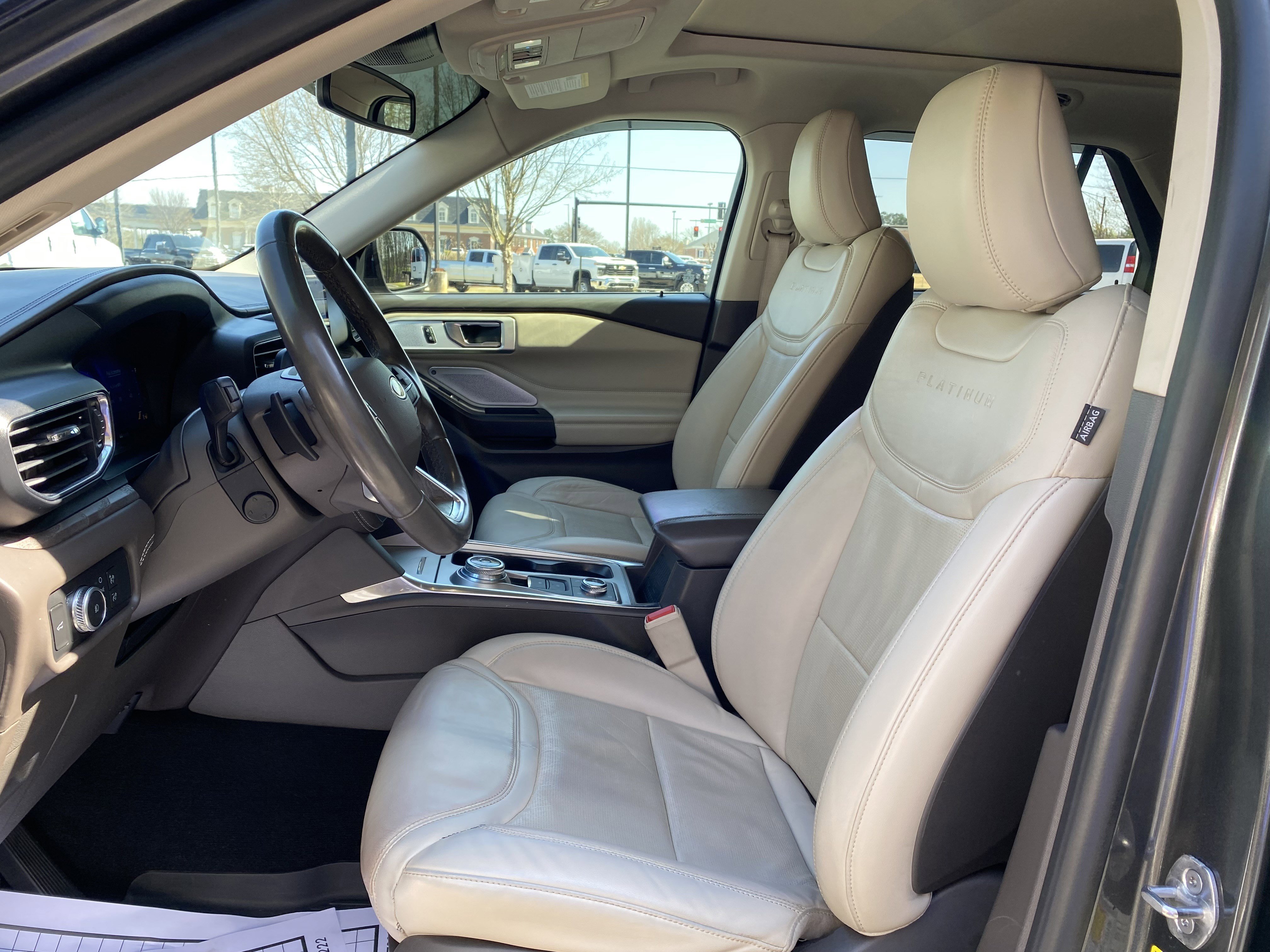 Used 2020 Ford Explorer Platinum w/ Premium Technology Package image 16