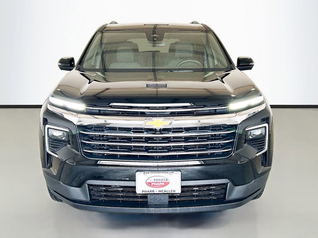 Used 2024 Chevrolet Traverse LT image 2