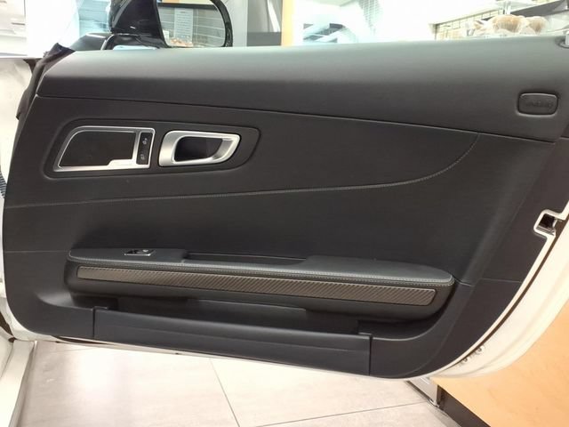 Used 2018 Mercedes-Benz AMG GT Roadster image 18
