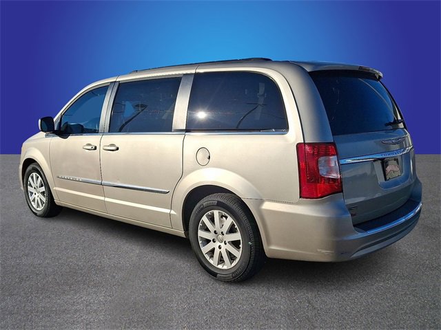 Used 2015 Chrysler Town & Country Touring image 6