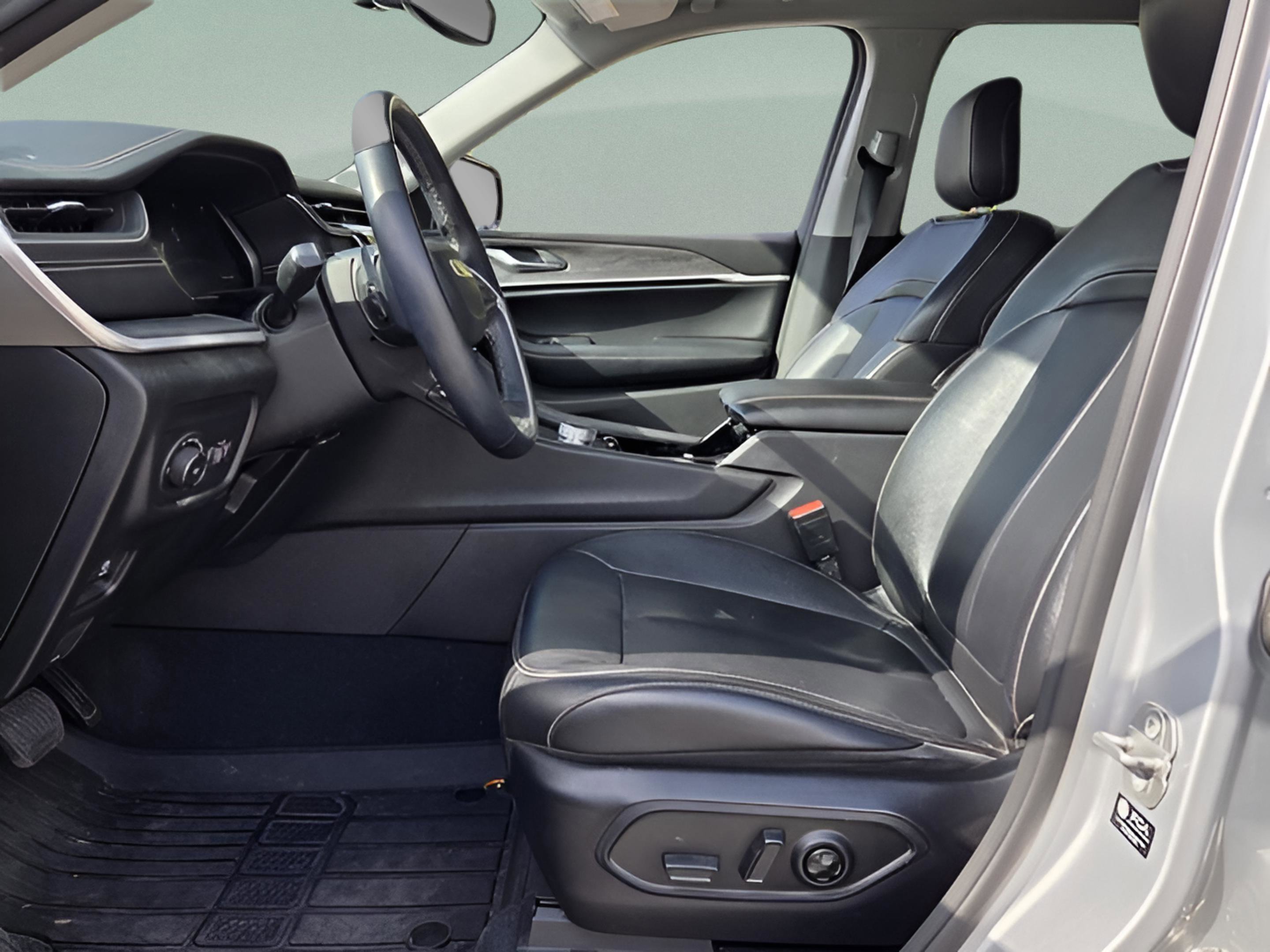 Used 2022 Jeep Grand Cherokee L Limited RWD image 9