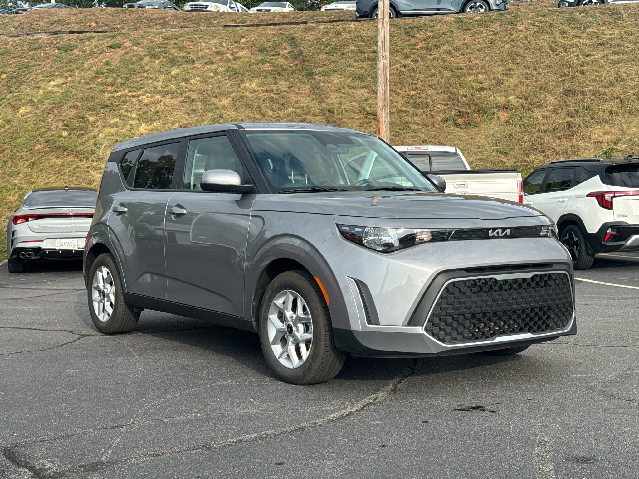 Certified 2025 Kia Soul LX w/ LX Technology Package FWD image 17