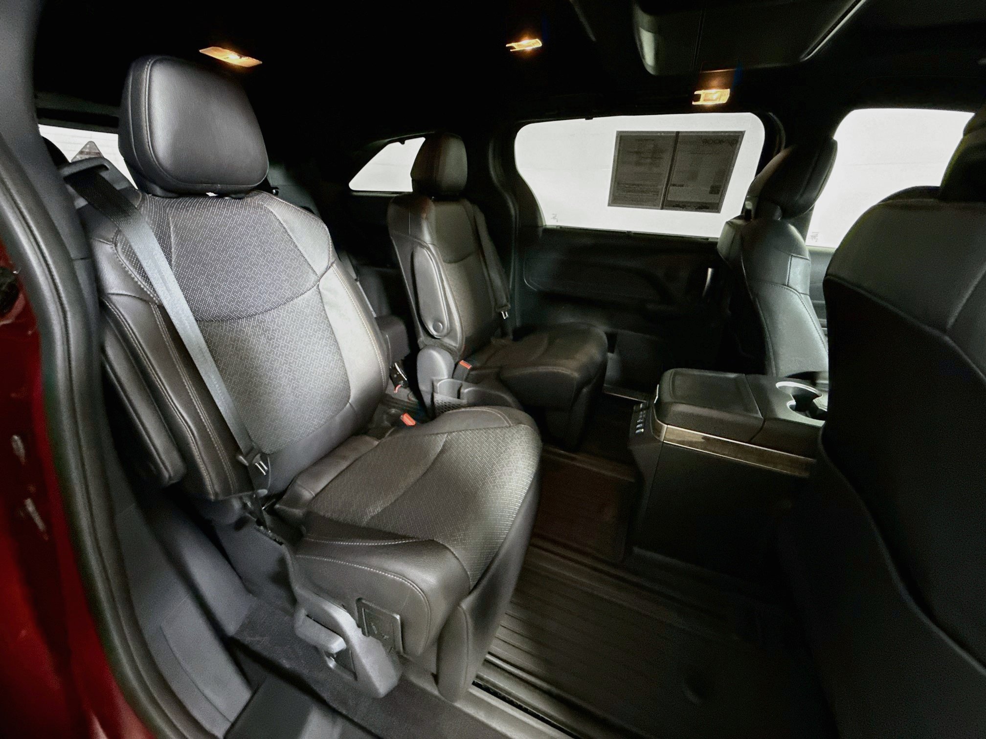 Used 2025 Toyota Sienna Platinum AWD/4WD image 29