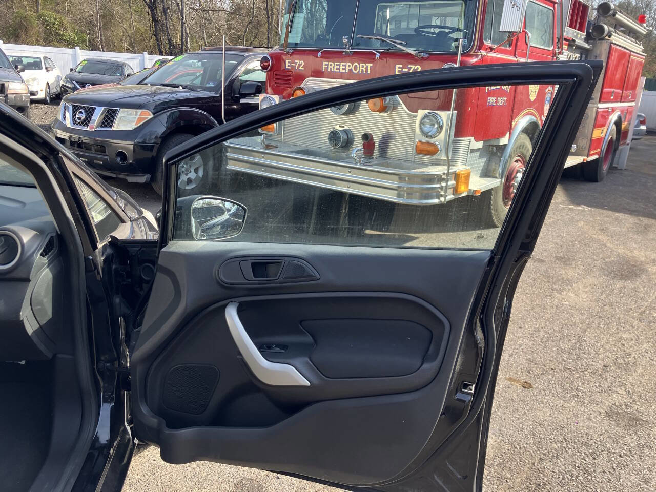 Used 2011 Ford Fiesta SE w/ 203A Rapid Spec Order Code image 16