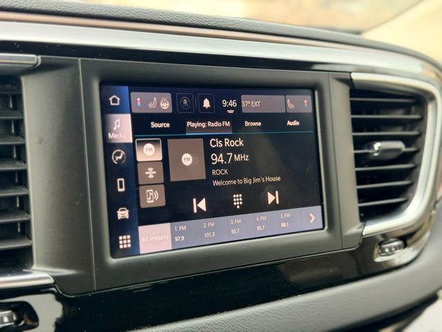 Used 2023 Chrysler Voyager LX image 13