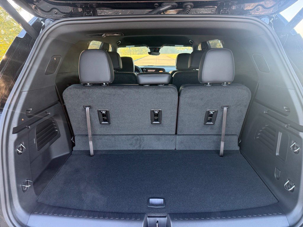 New 2027 Chevrolet Traverse LT w/ Midnight/Sport Edition FWD image 5
