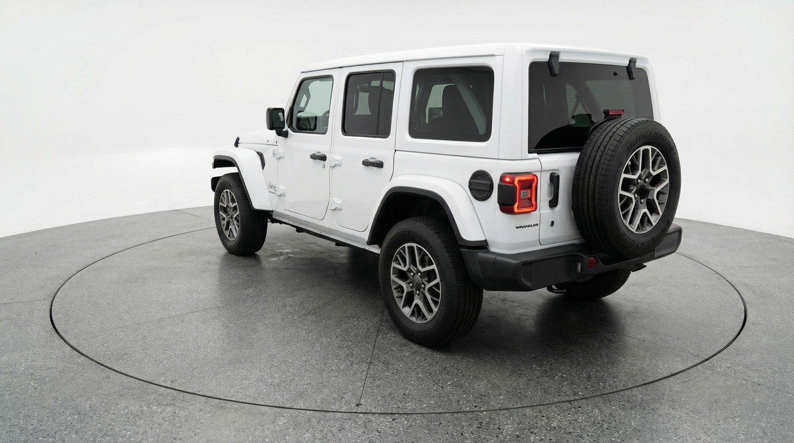 Used 2025 Jeep Wrangler Sahara image 6