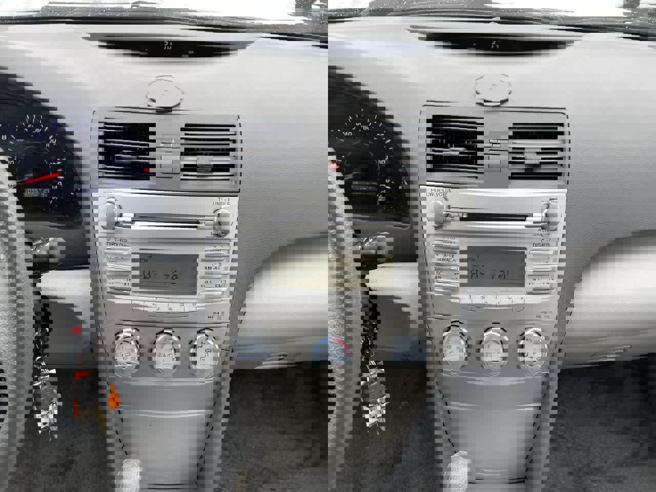 Used 2010 Toyota Camry LE image 13