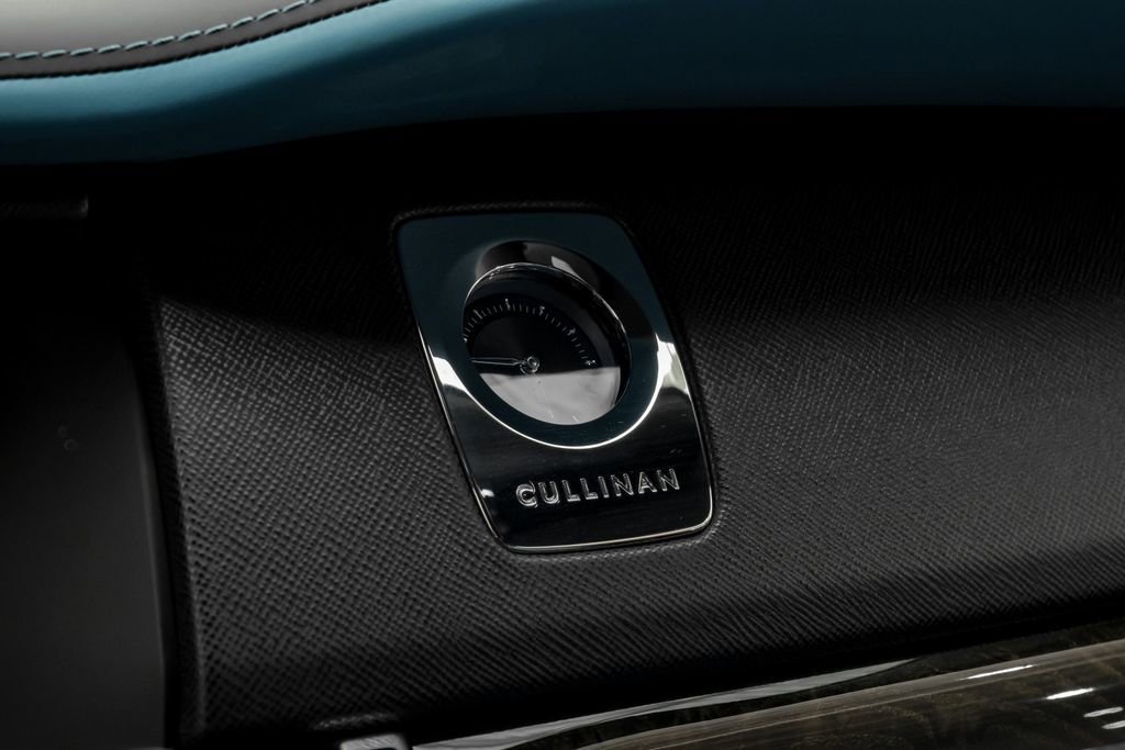 Used 2022 Rolls-Royce Cullinan w/ Cullinan Package image 28