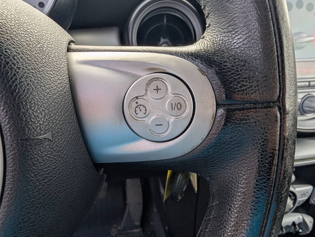 Used 2010 MINI Cooper Hardtop FWD image 9
