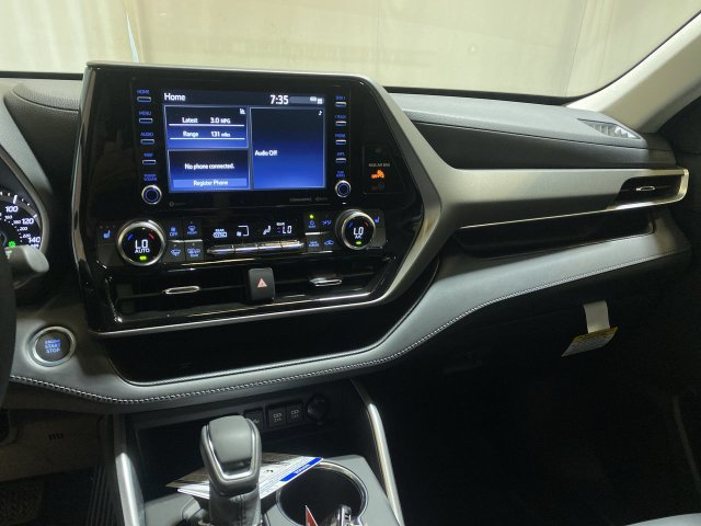 Used 2021 Toyota Highlander XLE AWD/4WD image 45