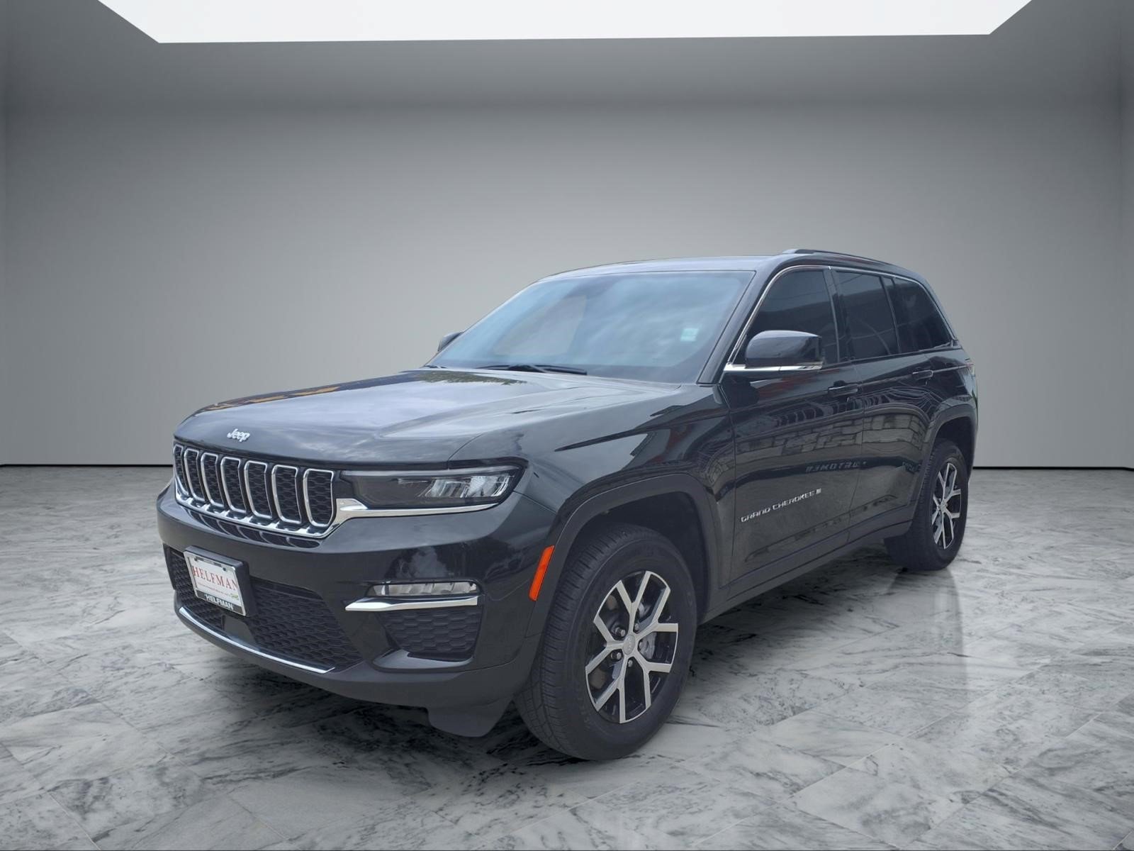 Used 2023 Jeep Grand Cherokee Limited RWD image 3