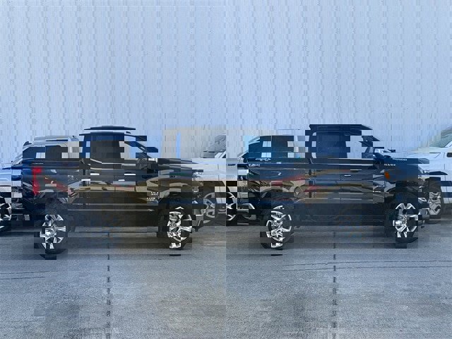 Used 2019 Chevrolet Silverado 1500 LTZ w/ LTZ Texas Edition image 3