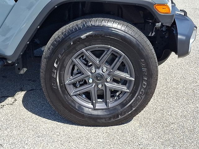Used 2024 Jeep Gladiator Sport AWD/4WD image 8