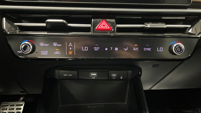 Used 2024 Kia Niro EX Touring FWD image 18