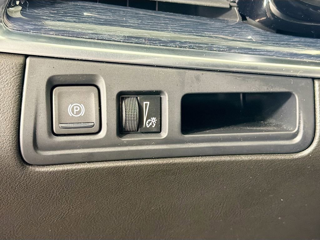 Used 2024 Cadillac XT5 Premium Luxury image 10