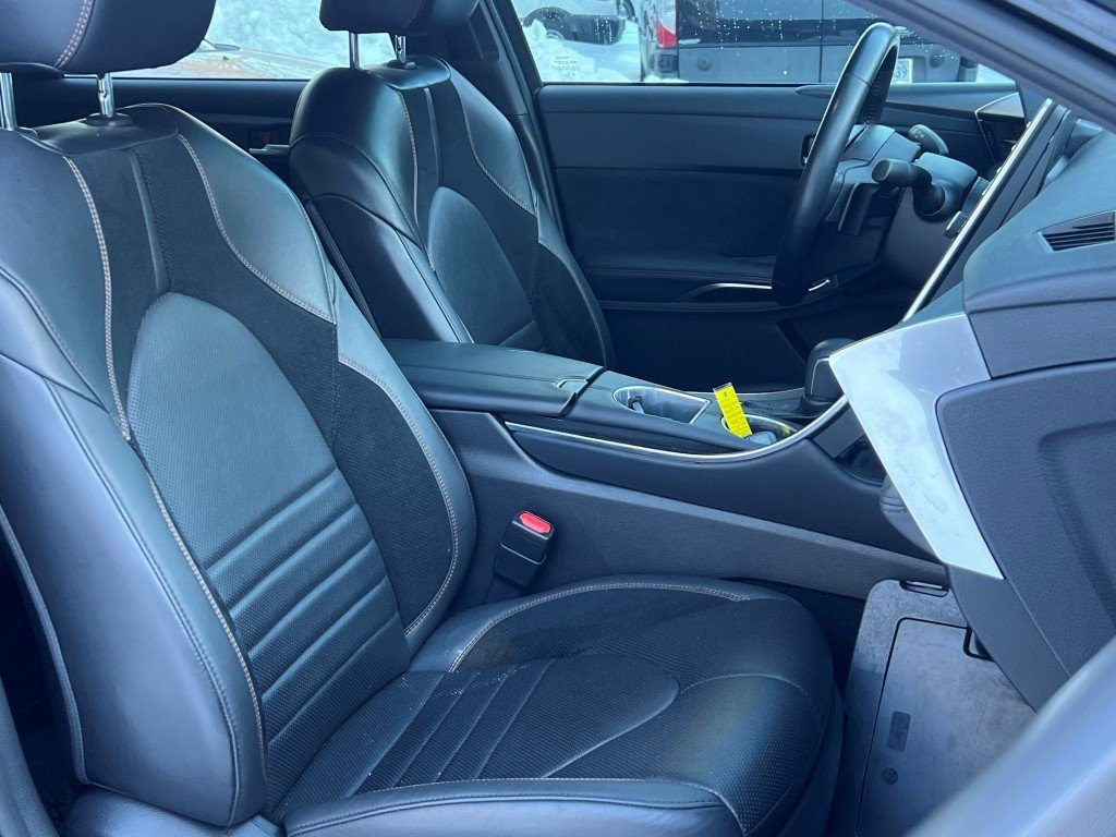 Used 2019 Toyota Avalon XSE w/ All Weather Liner Package image 8
