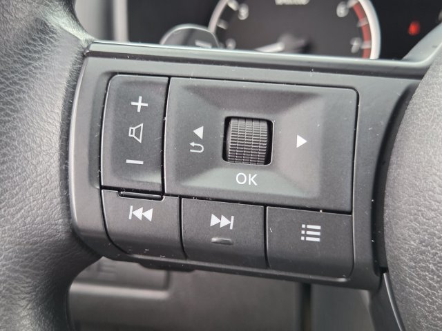 Used 2024 Nissan Rogue S FWD image 29