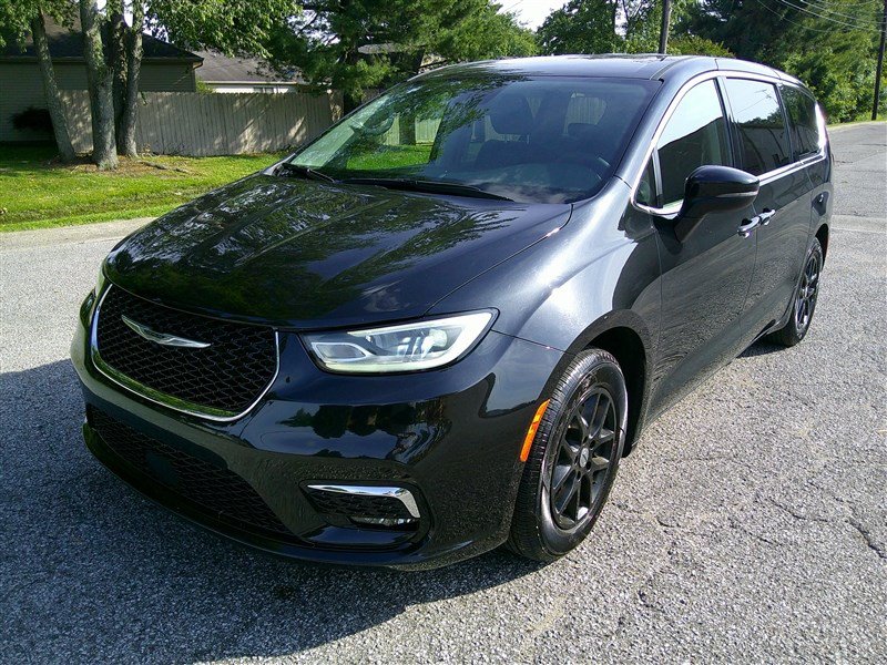 Used 2023 Chrysler Pacifica Touring-L