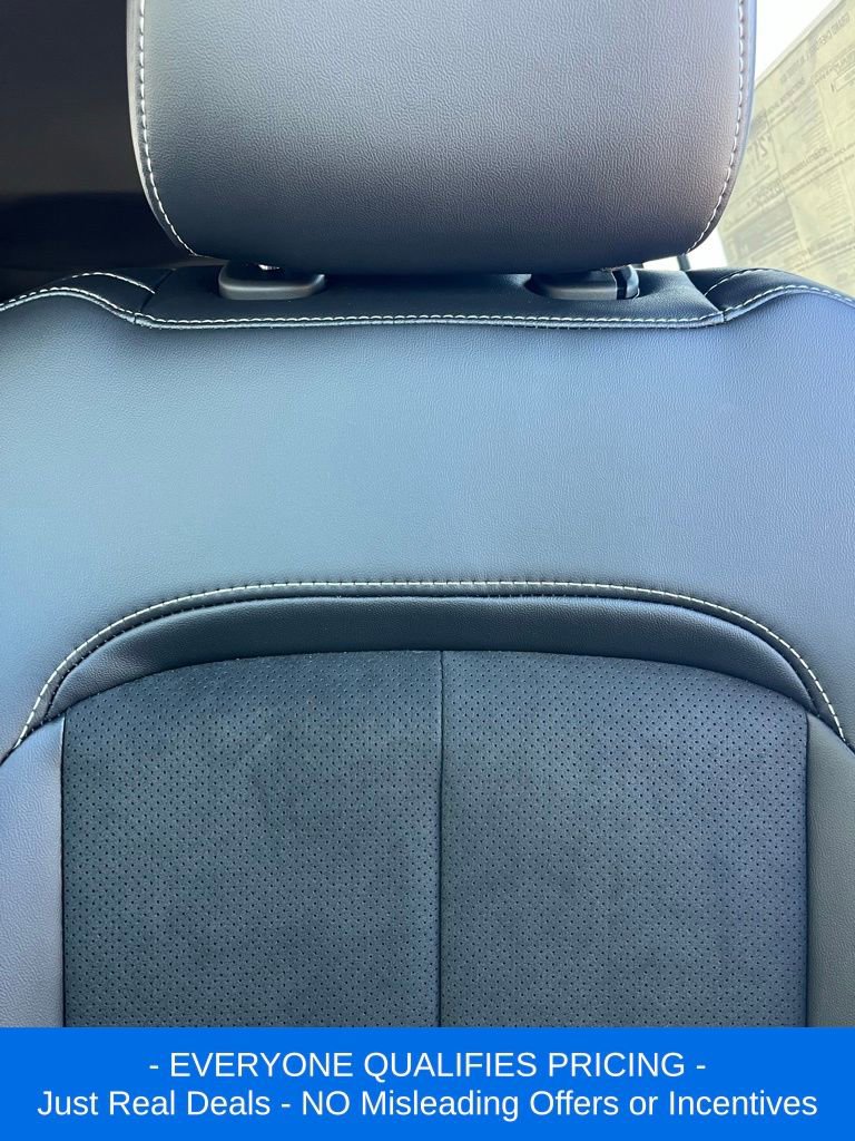 New 2025 Jeep Grand Cherokee L Laredo image 7