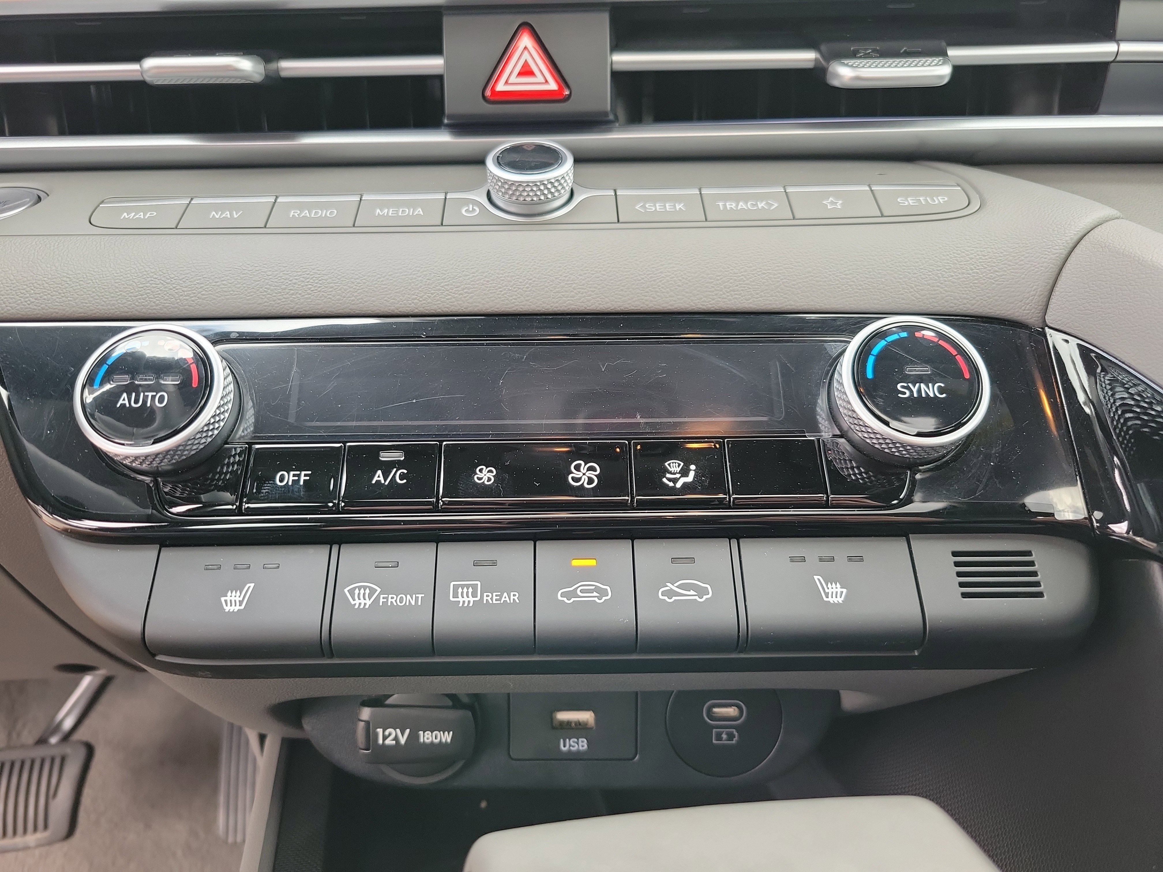 Used 2025 Hyundai Elantra SEL image 15