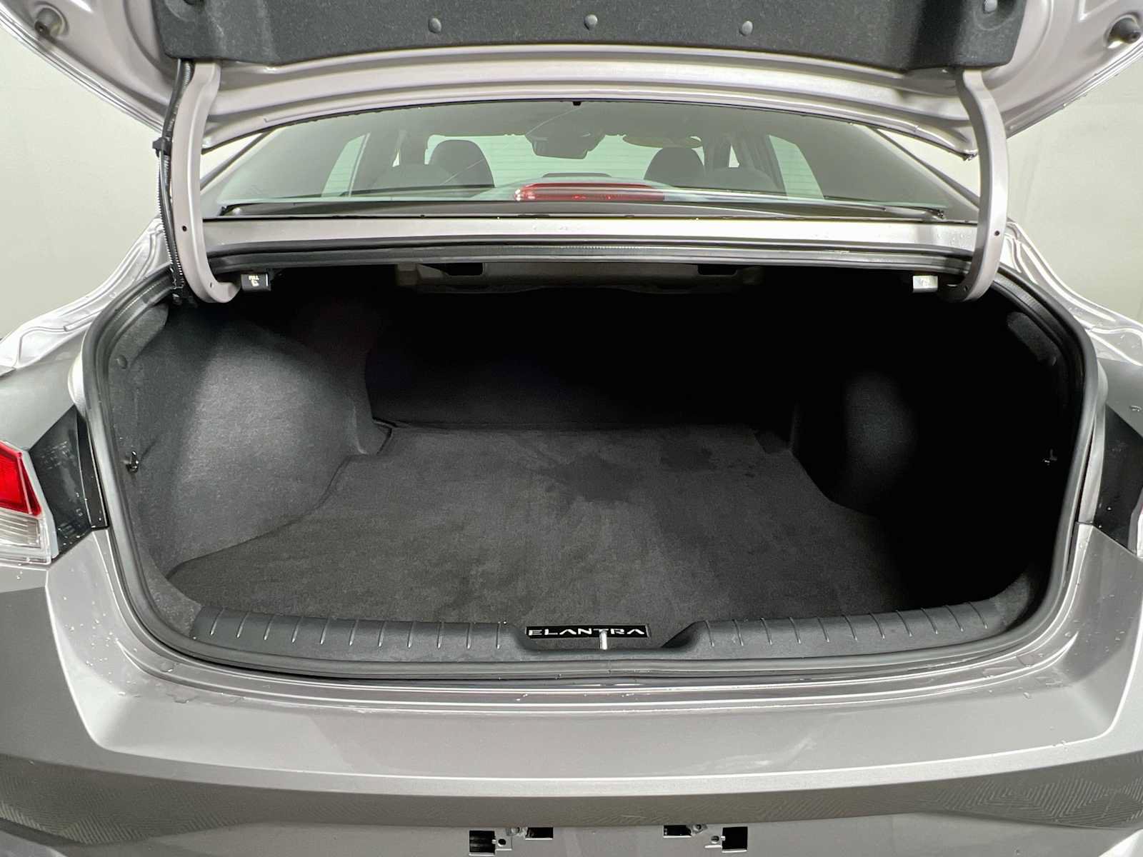 Certified 2023 Hyundai Elantra SEL w/ Convenience Package FWD image 26