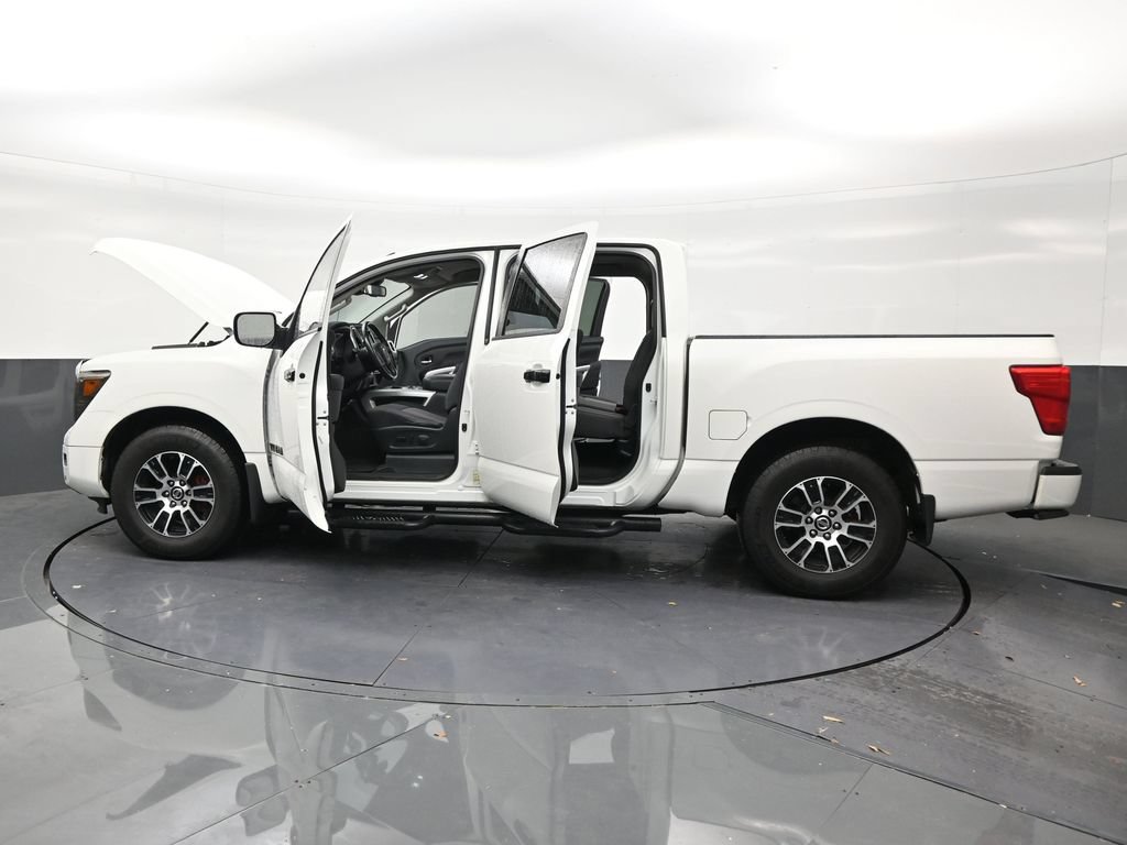 Used 2021 Nissan Titan SV w/ SV Convenience Package RWD image 29