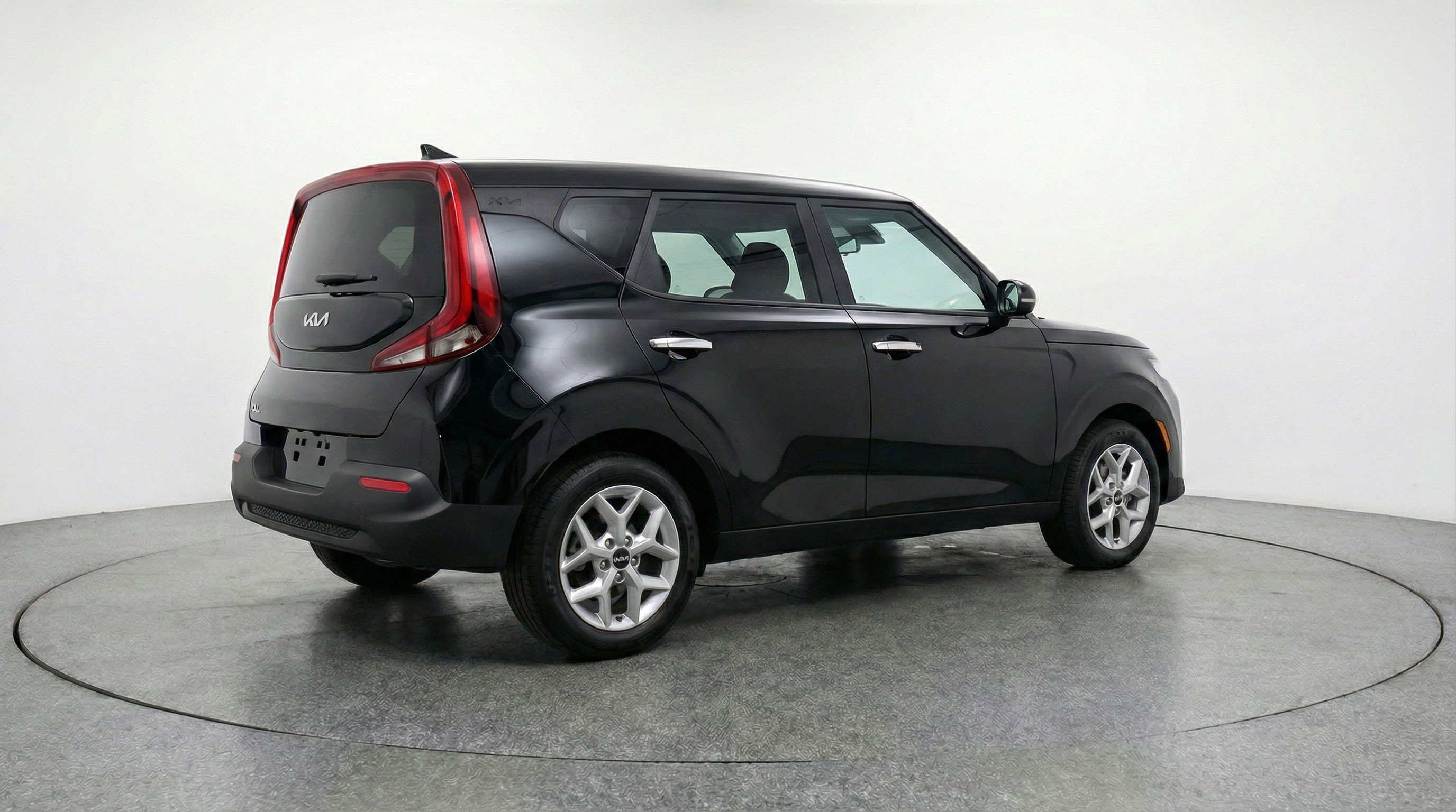 Used 2025 Kia Soul LX w/ LX Technology Package FWD image 9