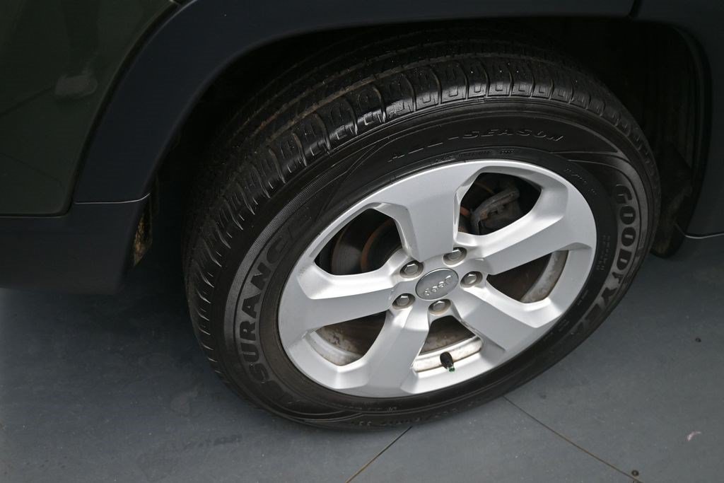 Used 2021 Jeep Compass Latitude AWD/4WD image 9