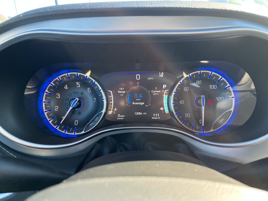 Used 2026 Chrysler Pacifica Limited FWD image 15
