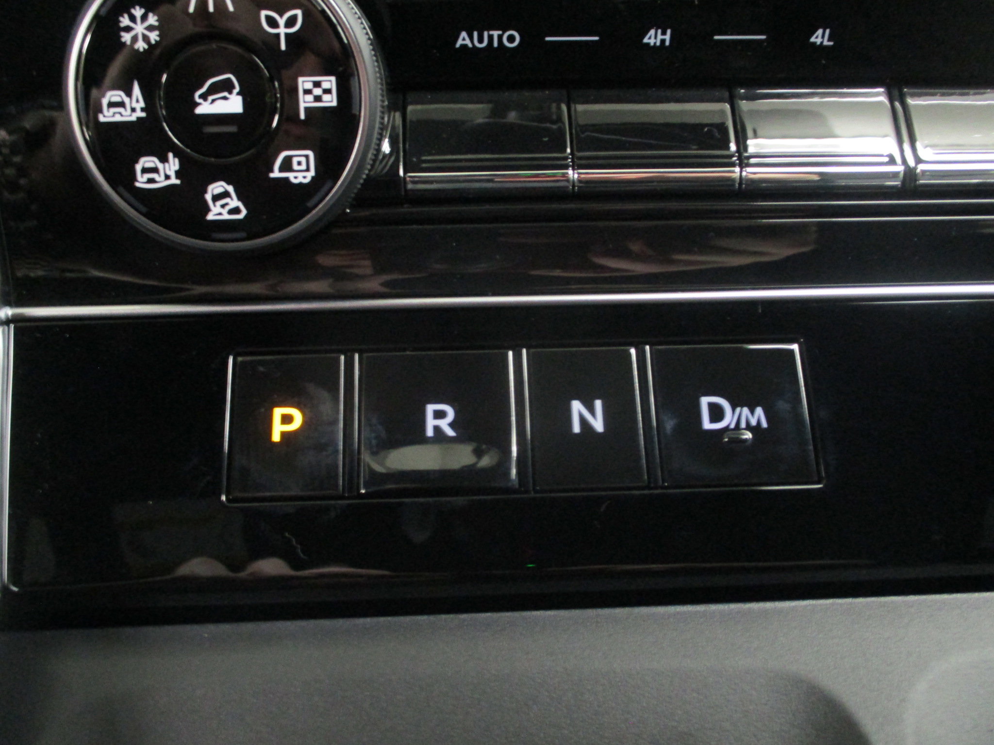 New 2025 Nissan Armada SL w/ Captain's Chari Seat Package image 30