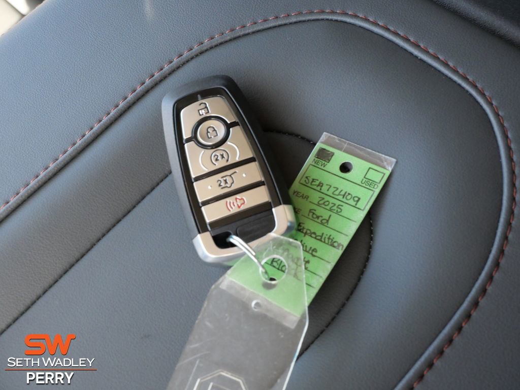 New 2025 Ford Expedition Active image 21