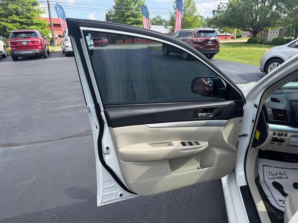 Used 2011 Subaru Legacy 2.5i Premium AWD/4WD image 9