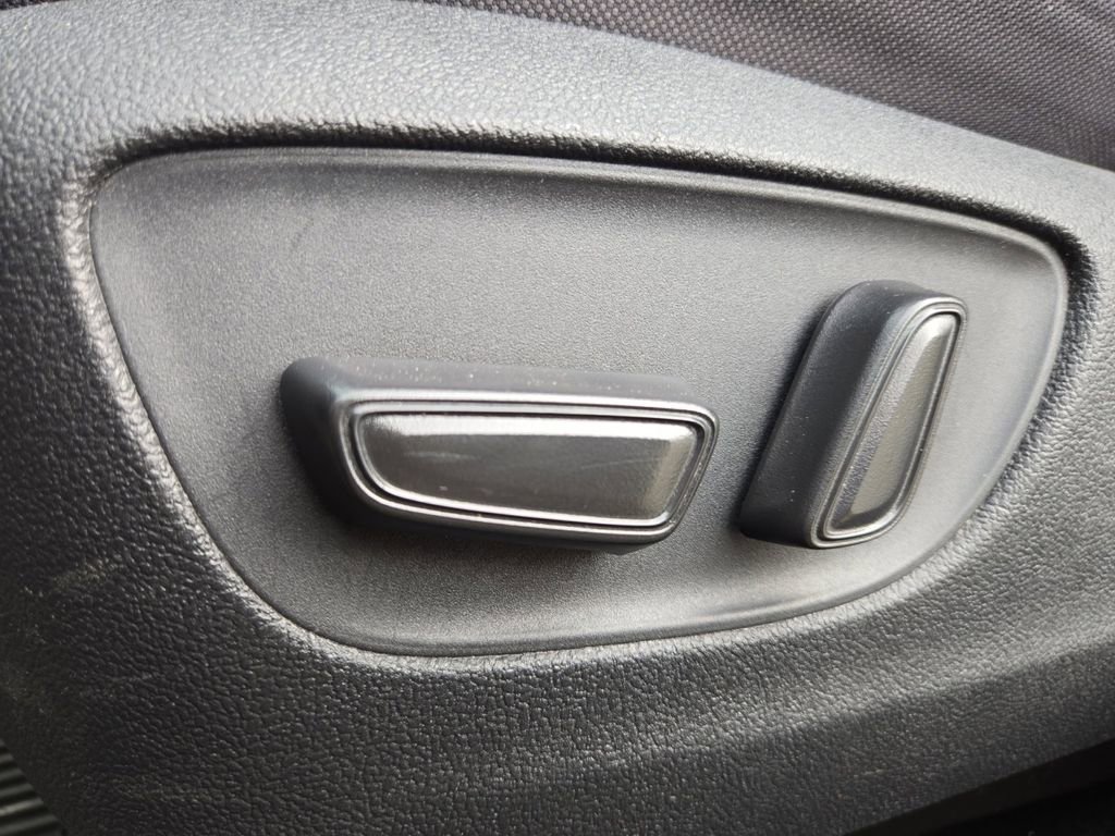 Used 2023 Toyota Highlander LE image 12