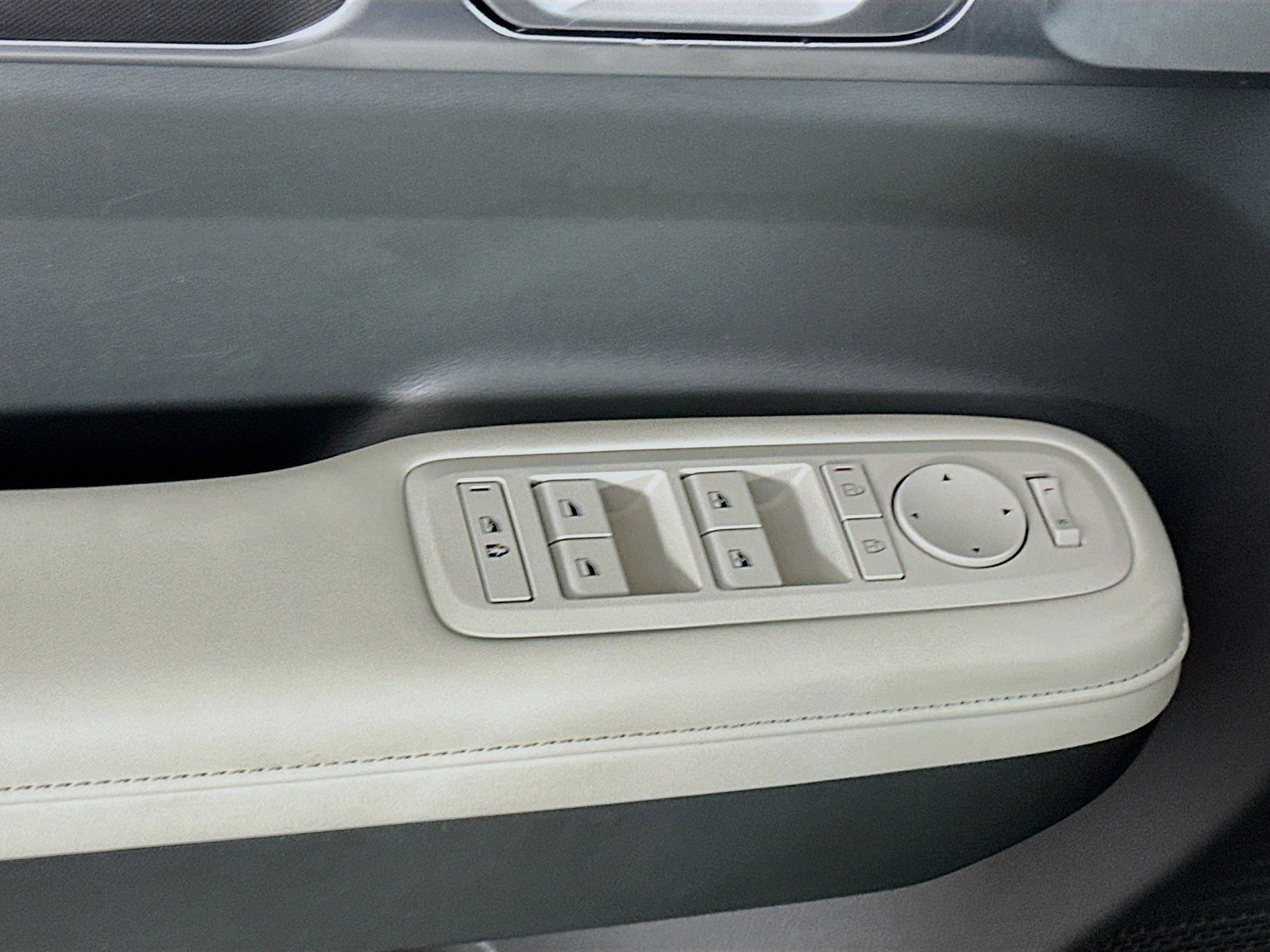 Used 2025 Hyundai Santa Fe SEL FWD image 15