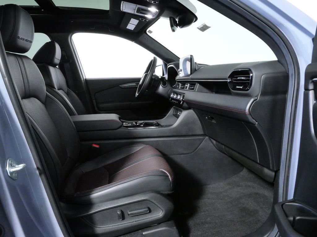 Used 2025 Honda Pilot Black Edition image 12