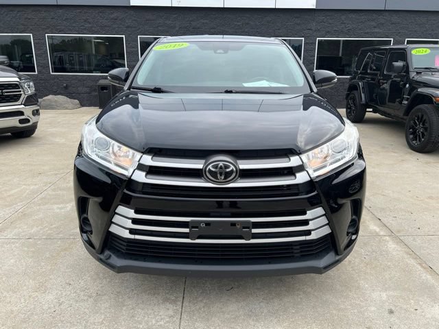 Used 2019 Toyota Highlander LE AWD/4WD image 2