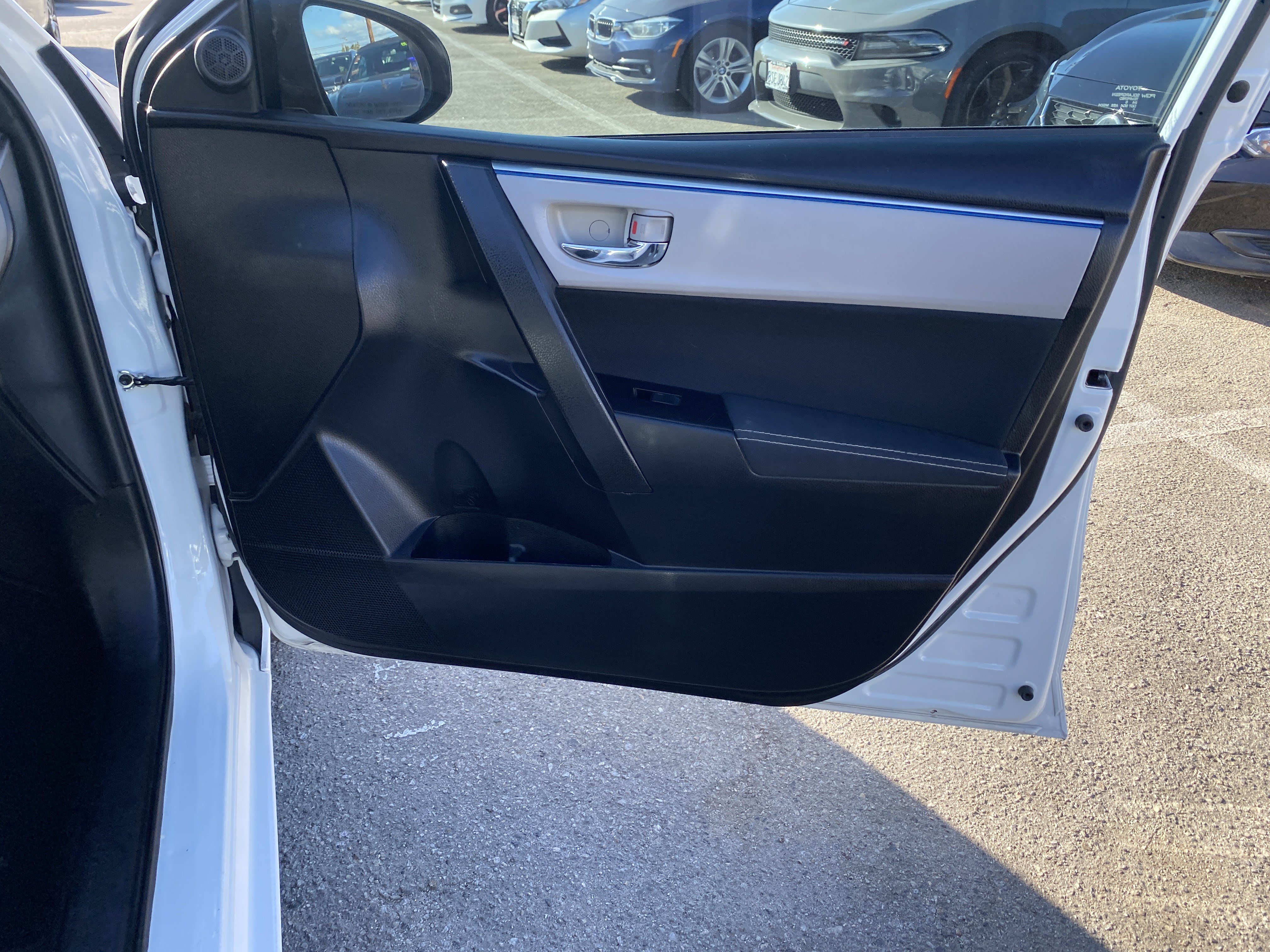 Used 2015 Toyota Corolla LE FWD image 21