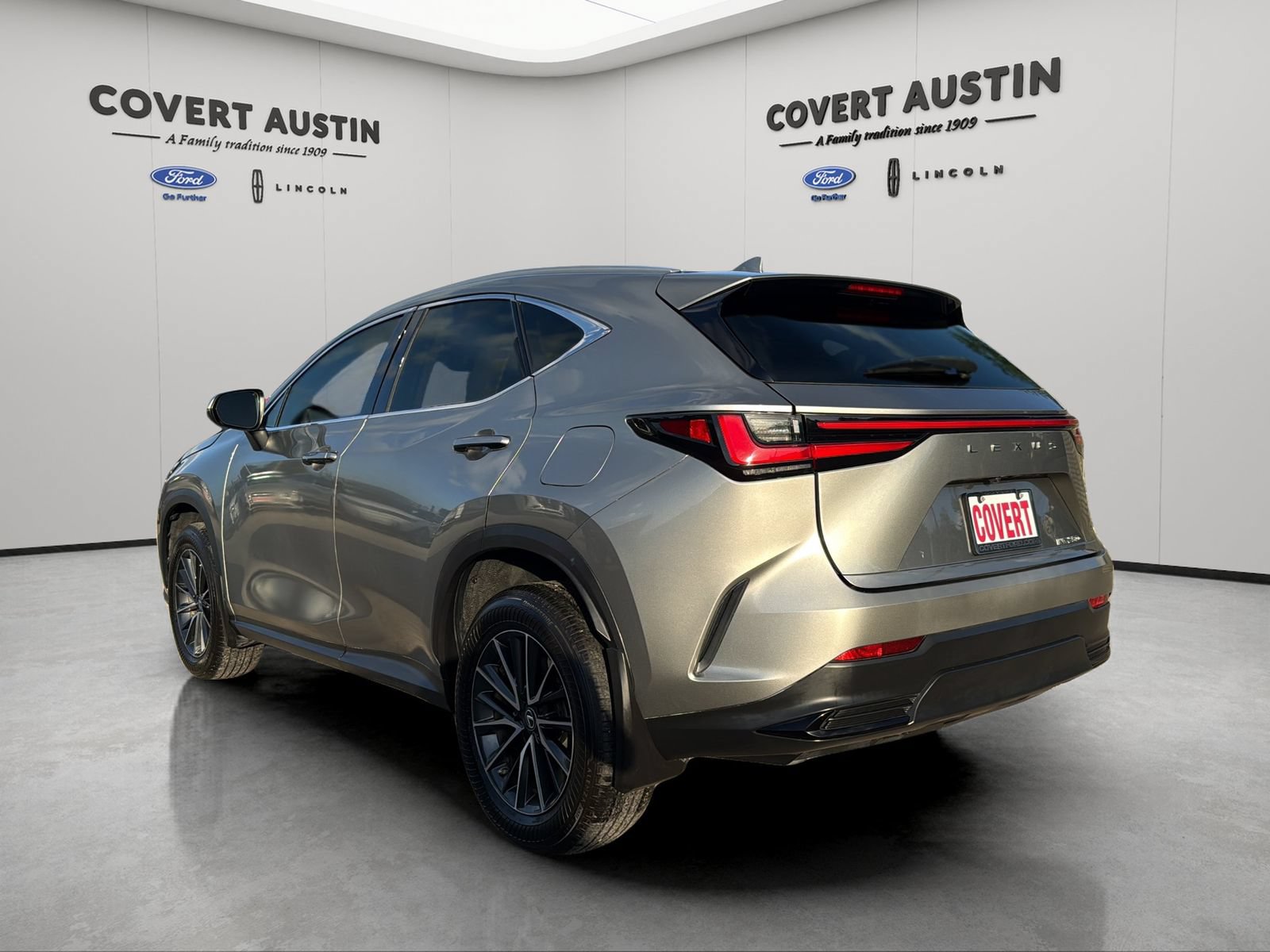 Used 2022 Lexus NX 250 FWD w/ Towing Package (2000 Lbs) image 3