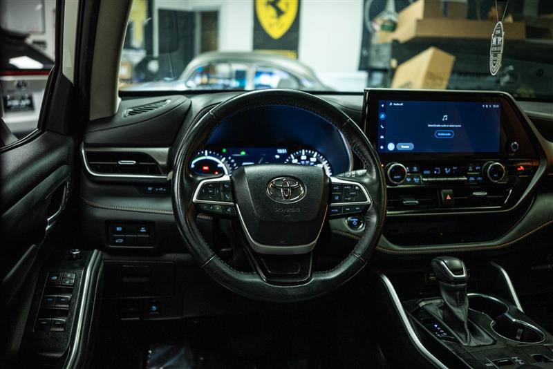 Used 2023 Toyota Highlander Bronze Edition image 17