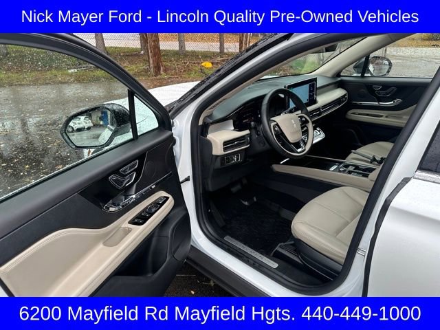 Used 2025 Lincoln Corsair AWD w/ Equipment Group 101A image 13