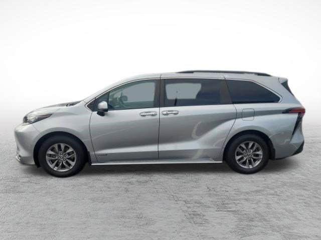 Used 2021 Toyota Sienna XLE image 9
